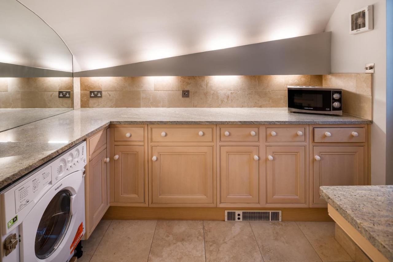 Appartamento Cozy Flat With Patio In The Heart Of Pimlico Londra Esterno foto