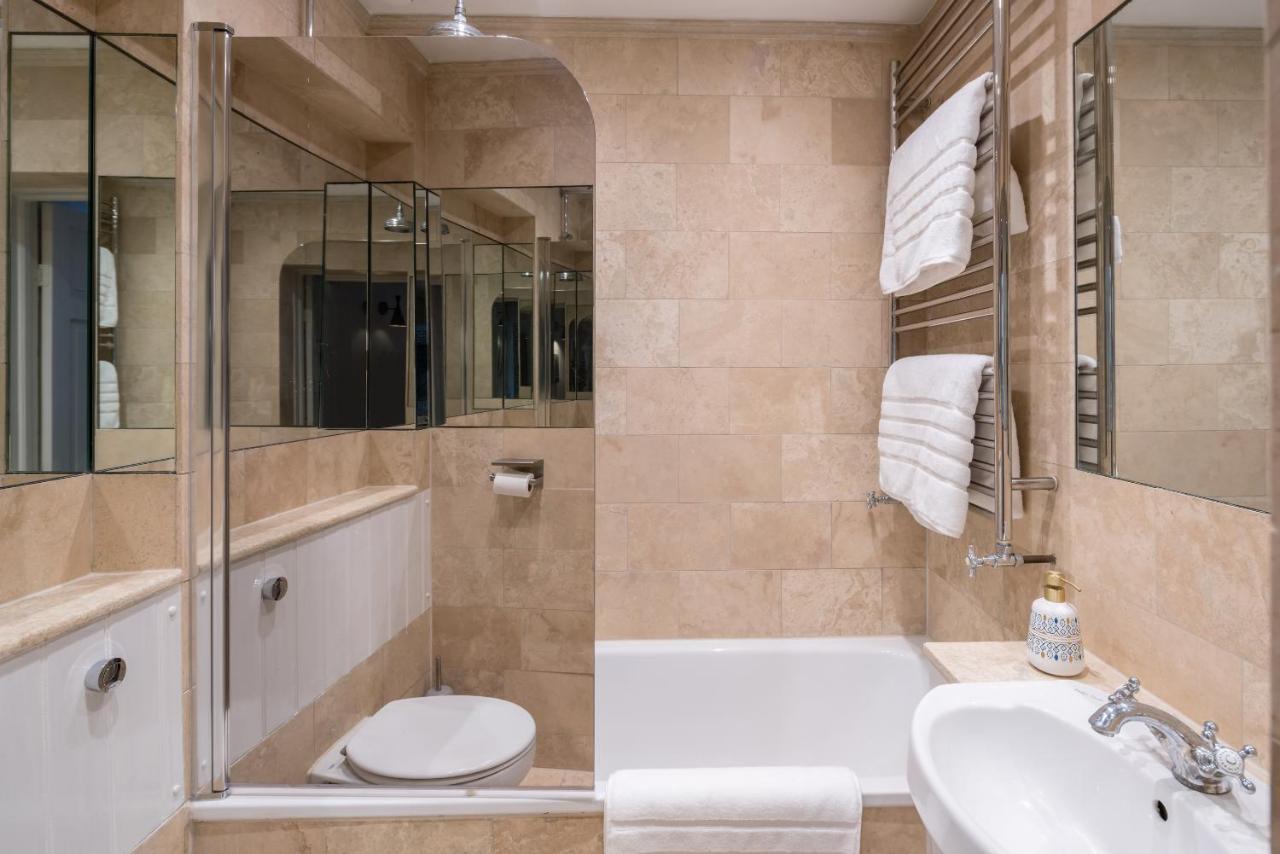 Appartamento Cozy Flat With Patio In The Heart Of Pimlico Londra Esterno foto