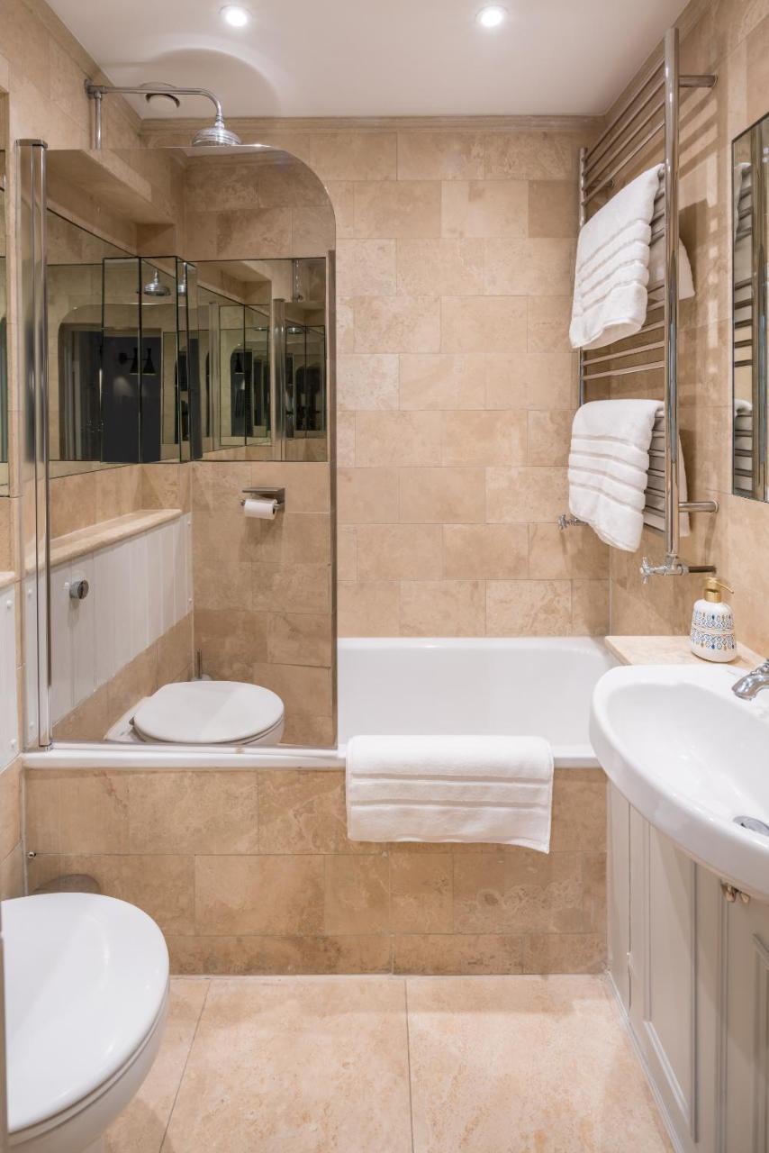 Appartamento Cozy Flat With Patio In The Heart Of Pimlico Londra Esterno foto